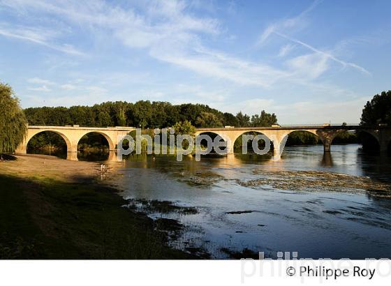 PLAGE ET PONTS DE LIMEUIL, PERIGORD NOIR, DORDOGNE, FRANCE (24F04727.jpg)