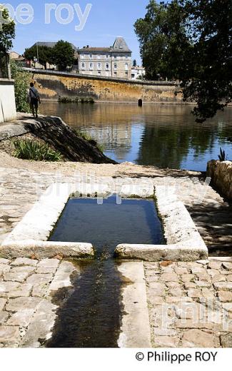 FONTAINE LAVOIR DE LA FONSIVADE, BERGERAC, PERIGORD, DORDOGNE, FRANCE (24F04936.jpg)