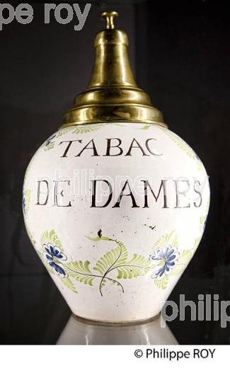 MUSEE DU TABAC, VIEUX BERGERAC, PERIGORD, DORDOGNE, FRANCE (24F05024.jpg)