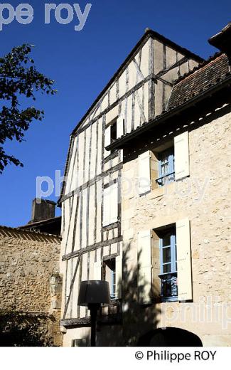 MAISON A COLOMBAGES, VIEUX BERGERAC, PERIGORD, DORDOGNE, FRANCE (24F05111.jpg)
