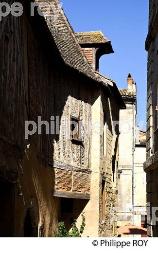 MAISON A COLOMBAGES, VIEUX BERGERAC, PERIGORD, DORDOGNE, FRANCE (24F05136.jpg)