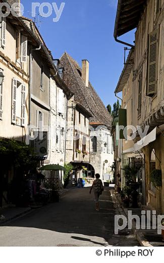 VILLAGE D' ISSIGEAC, PERIGORD POURPRE, DORDOGNE, FRANCE (24F05803.jpg)