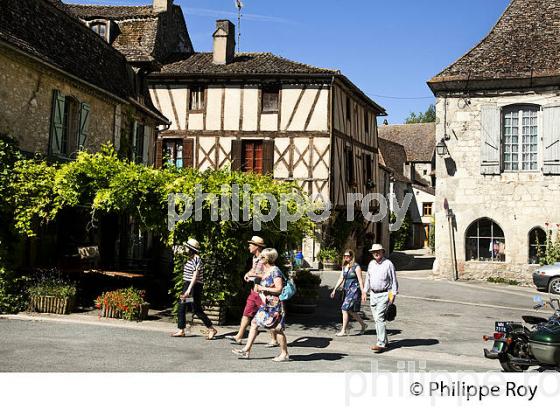 VILLAGE D' ISSIGEAC, PERIGORD POURPRE, DORDOGNE, FRANCE (24F05807.jpg)