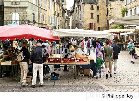 MARCHE, VIEUX SARLAT, PERIGORD, DORDOGNE, FRANCE (24F06014.jpg)