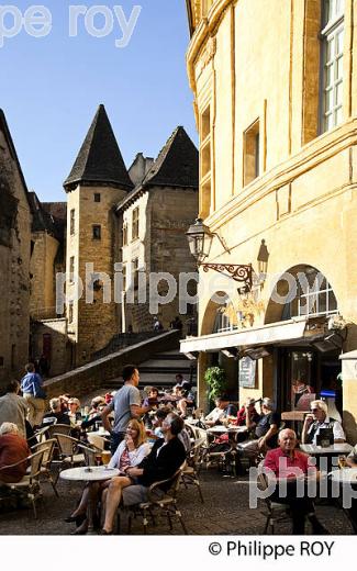 CAFE, VIEUX SARLAT, PERIGORD, DORDOGNE, FRANCE (24F06027.jpg)