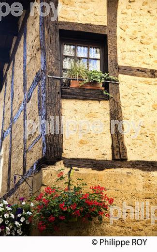 MAISON A COLOMBAGES, VIEUX SARLAT, PERIGORD, DORDOGNE, FRANCE (24F06101.jpg)