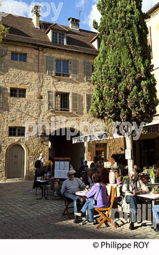 CAFE, VIEUX SARLAT, PERIGORD, DORDOGNE, FRANCE (24F06140.jpg)