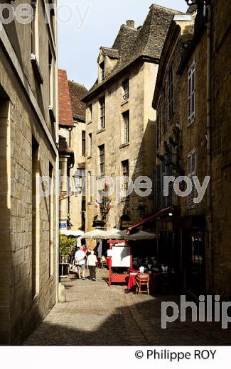 VIEUX SARLAT, PERIGORD, DORDOGNE, FRANCE (24F06209.jpg)