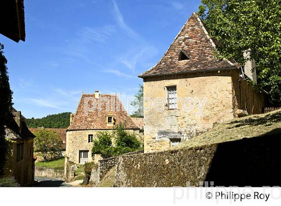 VILLAGE FORTIFIE DE MONTFERRAND DU PERIGORD,  PERIGORD POURPRE, DORDOGNE. (24F06430.jpg)