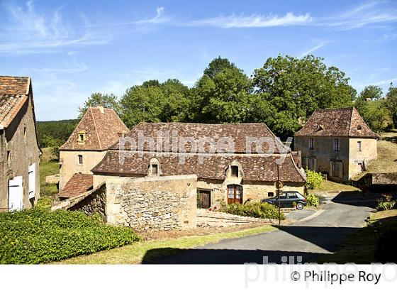 VILLAGE FORTIFIE DE MONTFERRAND DU PERIGORD,  PERIGORD POURPRE, DORDOGNE. (24F06432.jpg)