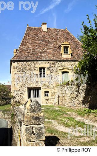 VILLAGE FORTIFIE DE MONTFERRAND DU PERIGORD,  PERIGORD POURPRE, DORDOGNE. (24F06435.jpg)