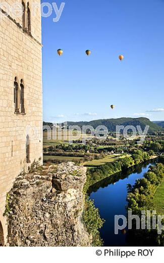 CHATEAU DE BEYNAC, LA DORDOGNE,  ET MONTGOLFIERE, PERIGORD NOIR , VALLEE DE LA  DORDOGNE. (24F06830.jpg)