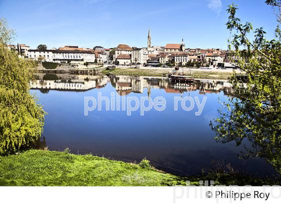 VILLE DE  BERGERAC, ET  LA DORDOGNE, PERIGORD POURPRE (24F06913.jpg)