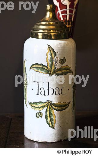 MUSEE DU TABAC, HOTEL PEYRAREDE,  BERGERAC,  VALLEE DE LA DORDOGNE, PERIGORD POURPRE. (24F07115.jpg)