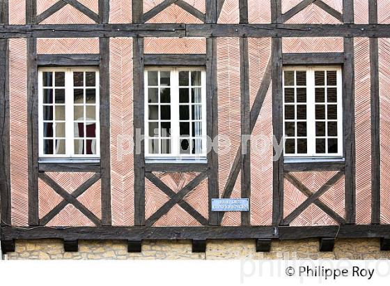 MAISON A COLOMBAGE, BERGERAC,  VALLEE DE LA DORDOGNE, PERIGORD POURPRE. (24F07140.jpg)