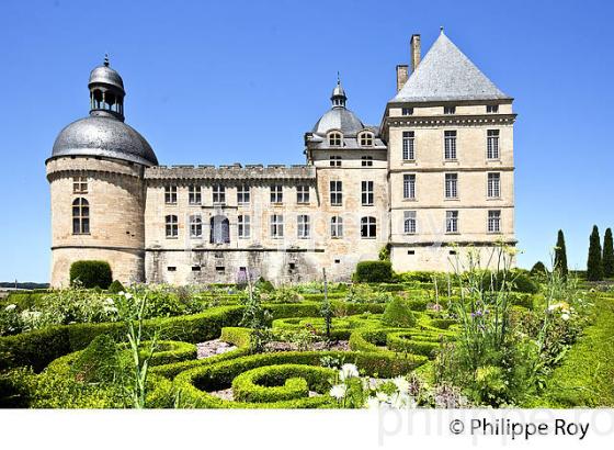 CHATEAU DE  HAUTEFORT, VALLEE DE L' AUVEZERE, PERIGORD NOIR, DORDOGNE. (24F07809.jpg)