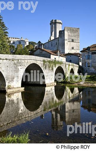 CHATEAU DE BOURDEILLES, VALLEE DE LA DRONNE PERIGORD VERT, DORDOGNE. (24F08102.jpg)