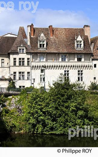 LES MAISONS DU BORD DE L' EAU, CITE MEDIEVALE  DE PERIGUEUX, DORDOGNE. (24F08907.jpg)