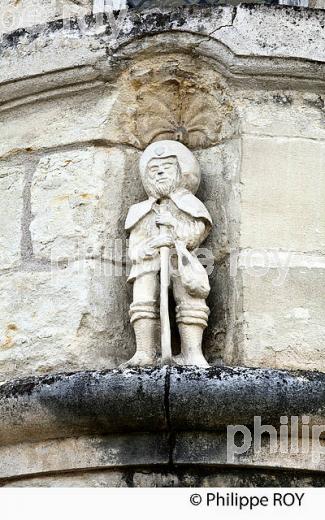 PLACE DE LA CLAUTRE , CITE MEDIEVALE  DE PERIGUEUX, DORDOGNE. (24F09028.jpg)