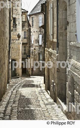 RUE DU CALVAIRE,  CITE MEDIEVALE   DE PERIGUEUX, DORDOGNE. (24F09137.jpg)