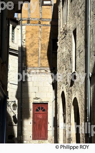 RUE SAINT ROCH,  CITE MEDIEVALE   DE PERIGUEUX, DORDOGNE. (24F09214.jpg)