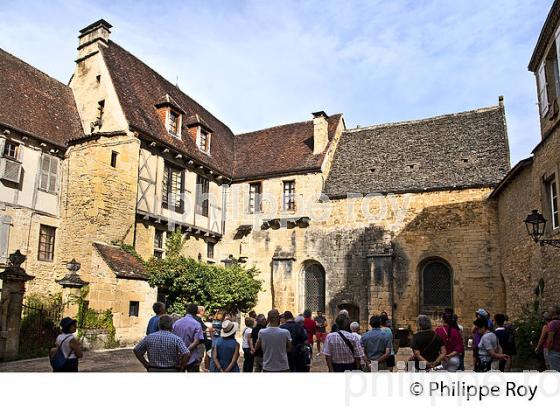 COUR DES CHANOINES, VILLE DE  SARLAT , PERIGORD NOIR , VALLEE DE LA  DORDOGNE. (24F09413.jpg)