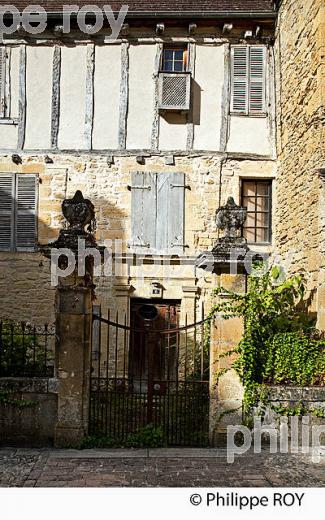 COUR DES CHANOINES, VILLE DE  SARLAT , PERIGORD NOIR , VALLEE DE LA  DORDOGNE. (24F09415.jpg)