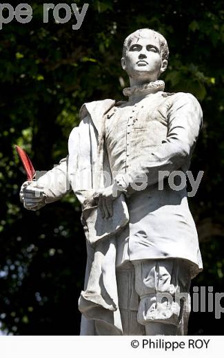 STATUE DE LA BOETIE , VILLE DE  SARLAT , PERIGORD NOIR , VALLEE DE LA  DORDOGNE. (24F09533.jpg)