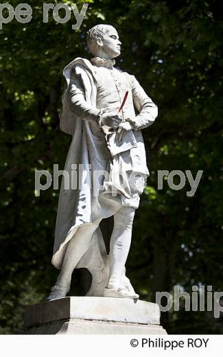 STATUE DE LA BOETIE , VILLE DE  SARLAT , PERIGORD NOIR , VALLEE DE LA  DORDOGNE. (24F09534.jpg)