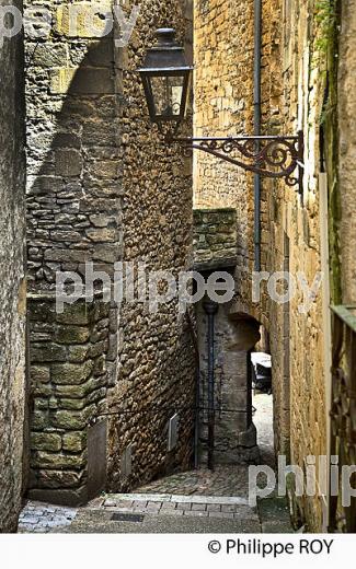 RUELLE MEDIEVALE, VILLE DE  SARLAT , PERIGORD NOIR , VALLEE DE LA  DORDOGNE. (24F09606.jpg)