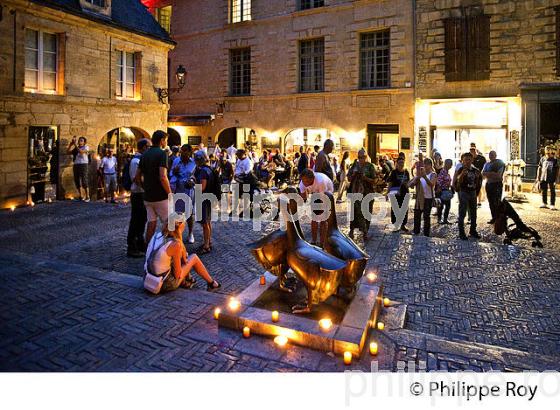 PLACE DU MARCHE AUX OIES, VILLE DE  SARLAT , PERIGORD NOIR , VALLEE DE LA  DORDOGNE. (24F09622.jpg)