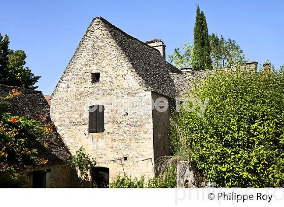 VILLAGE MEDIEVAL DE SERGEAC,  VALLEE DE LA VEZERE, DORDOGNE. (24F10114.jpg)