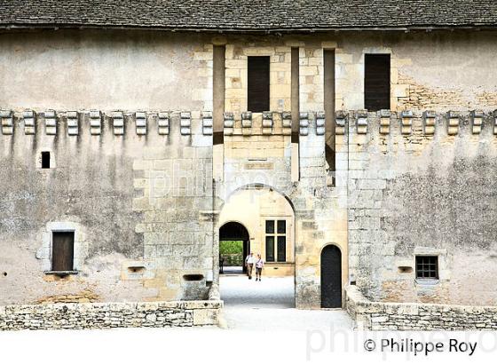 CHATEAU DE LOSSE,  THONAC,  VALLEE DE LA VEZERE, DORDOGNE. (24F10130.jpg)