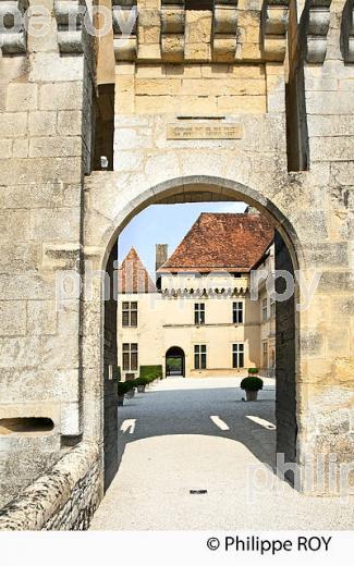 CHATEAU DE LOSSE,  THONAC,  VALLEE DE LA VEZERE, DORDOGNE. (24F10134.jpg)