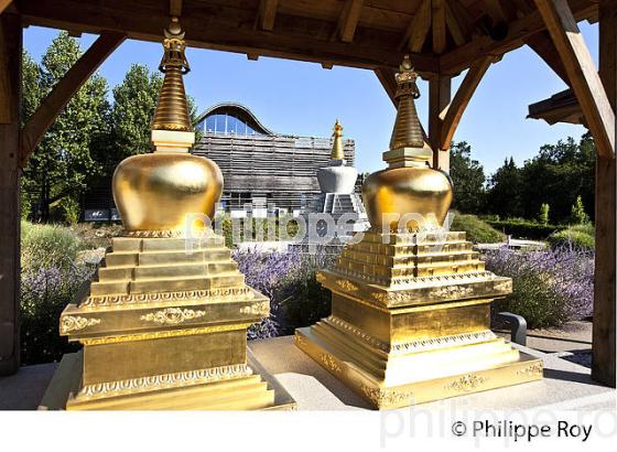 TEMPLE BOUDDHISTE DE DHAGPO KAGYU LING , SAINT LEON SUR VEZERE, VALLEE DE LA VEZERE, DORDOGNE. (24F10235.jpg)