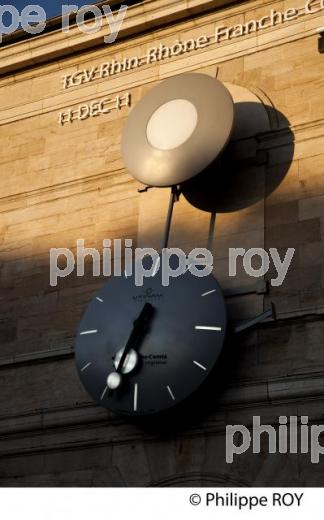HORLOGERIE DE P. LEBRU, BESANCON, DOUBS, FRANCE (25F00233.jpg)