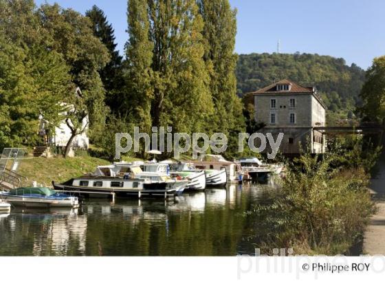 TOURISME FLUVIAL SUR LE DOUBS, BESANCON, FRANCE (25F00409.jpg)