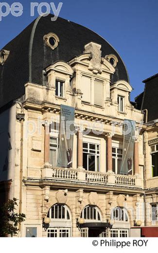 EDIFICES CULTURELS, BESANCON, DOUBS, FRANCE (25F00810.jpg)