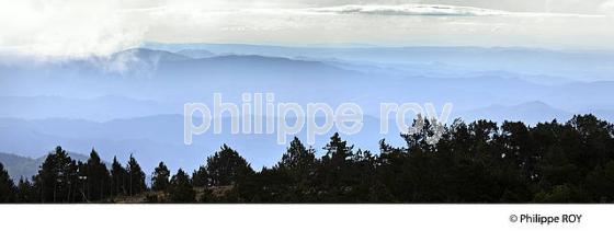 PAYSAGE SUR L' EST DES CEVENNES DEPUIS LE   MONT AIGOUAL , GARD, LANGUEDOC. (30F00207.jpg)