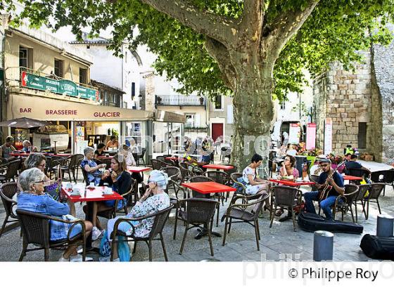 MARCHE  DE SAINT-JEAN-DU-GARD , VALLEE BORGNE, CORNICHE DES   CEVENNES , GARD. (30F00816.jpg)