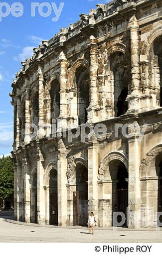 LES ARENES DE   NIMES, GARD, LANGUEDOC. (30F01012.jpg)