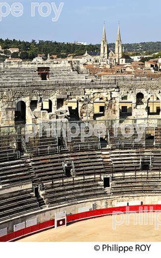 LES ARENES DE   NIMES, GARD, LANGUEDOC. (30F01029.jpg)