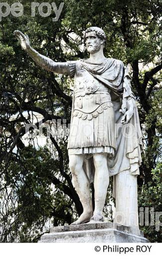 STATUE D' ANTONIN, SQUARE ANTONIN,   VILLE DE NIMES ,  GARD, LANGUEDOC. (30F01503.jpg)