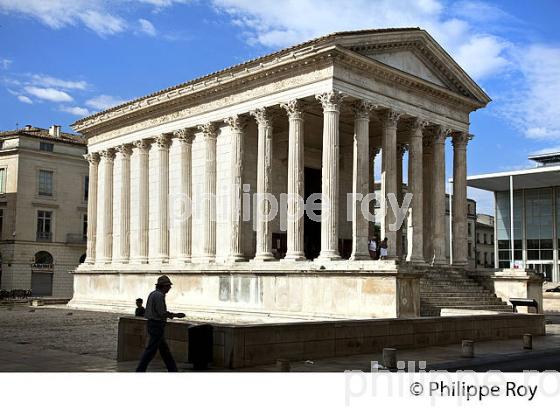 LA MAISON CARREE, TEMPLE ROMAIN,   NIMES, GARD, LANGUEDOC. (30F01510.jpg)