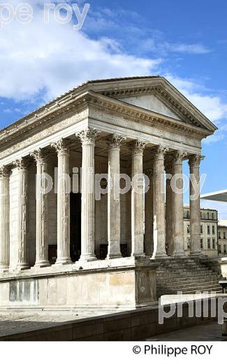 LA MAISON CARREE, TEMPLE ROMAIN,   NIMES, GARD, LANGUEDOC. (30F01512.jpg)