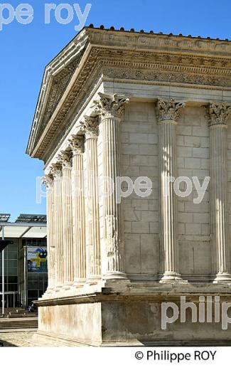 LA MAISON CARREE, TEMPLE ROMAIN,   NIMES, GARD, LANGUEDOC. (30F01514.jpg)