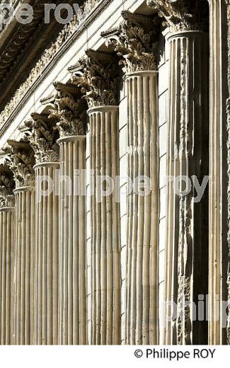 LA MAISON CARREE, TEMPLE ROMAIN,   NIMES, GARD, LANGUEDOC. (30F01518.jpg)