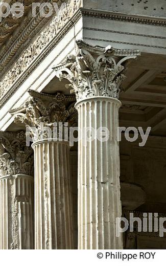 LA MAISON CARREE, TEMPLE ROMAIN,   NIMES, GARD, LANGUEDOC. (30F01521.jpg)