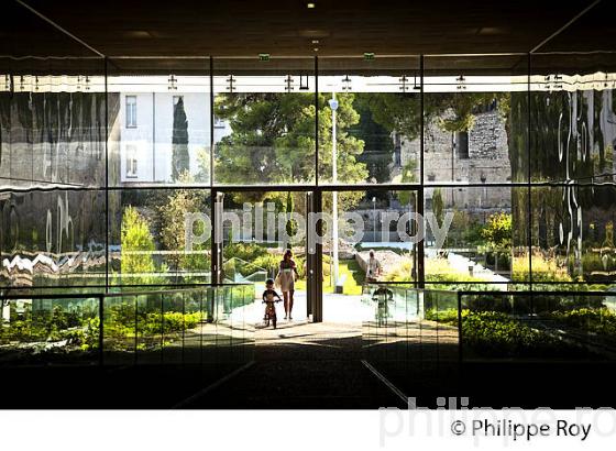 LE MUSEE DE LA ROMANITE,   NIMES, GARD, LANGUEDOC. (30F01615.jpg)