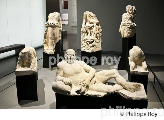 LE MUSEE DE LA ROMANITE,   NIMES, GARD, LANGUEDOC. (30F01730.jpg)